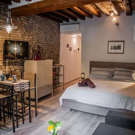 La Finestra Sul Piazzale Apartment *